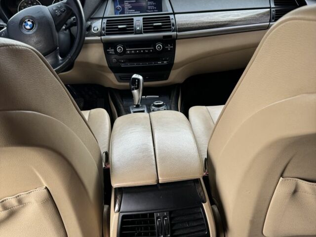 Белый БМВ Х5, объемом двигателя 2.98 л и пробегом 273 тыс. км за 12900 $, фото 10 на Automoto.ua