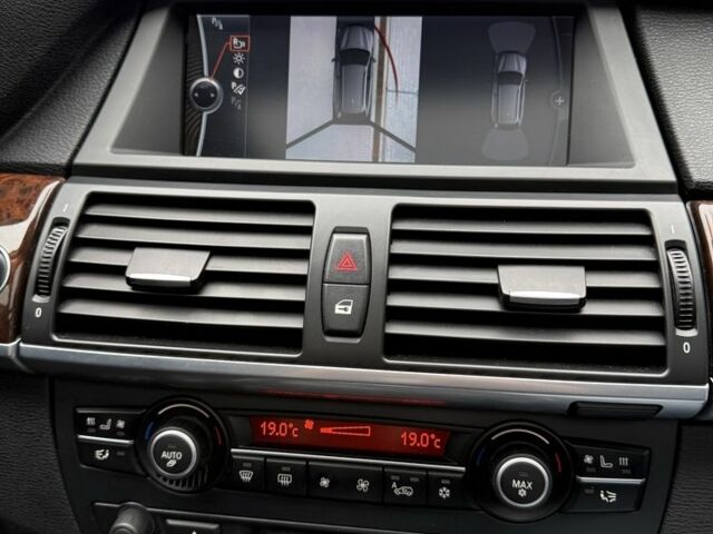 Белый БМВ Х5, объемом двигателя 3 л и пробегом 319 тыс. км за 15890 $, фото 4 на Automoto.ua