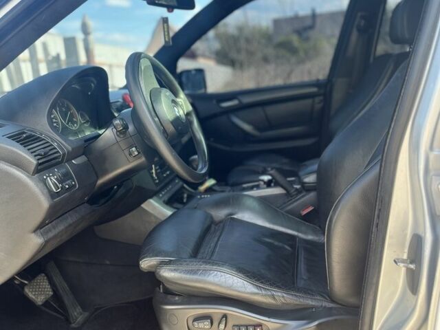 Белый БМВ Х5, объемом двигателя 3 л и пробегом 270 тыс. км за 5700 $, фото 3 на Automoto.ua