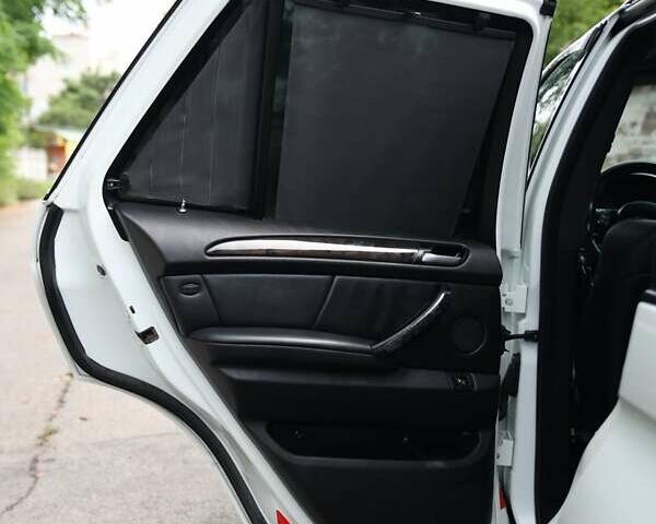 Білий БМВ Х5, об'ємом двигуна 2.98 л та пробігом 425 тис. км за 10000 $, фото 4 на Automoto.ua