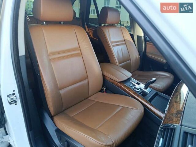 Белый БМВ Х5, объемом двигателя 3 л и пробегом 314 тыс. км за 17800 $, фото 32 на Automoto.ua