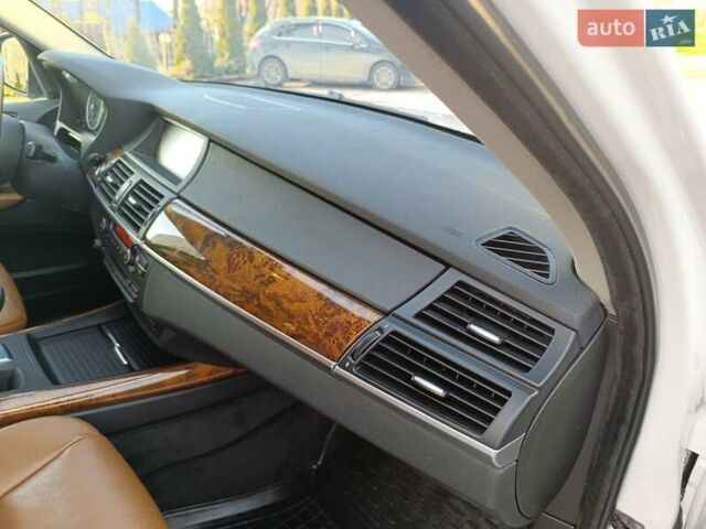 Белый БМВ Х5, объемом двигателя 3 л и пробегом 314 тыс. км за 17800 $, фото 39 на Automoto.ua