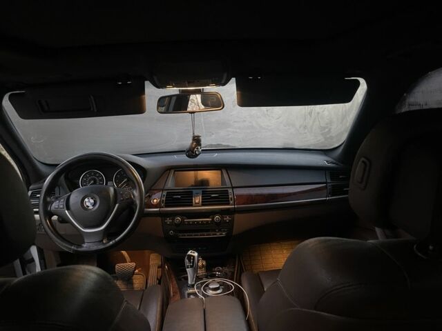 Білий БМВ Х5, об'ємом двигуна 3 л та пробігом 295 тис. км за 12500 $, фото 4 на Automoto.ua