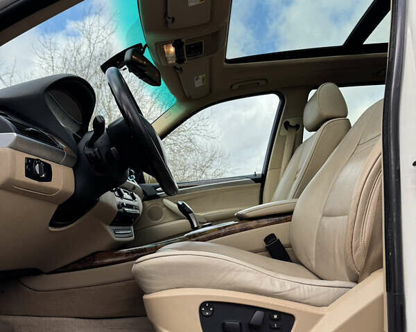 БМВ Х5 2007 в Ровно на Automoto.ua Белый БМВ Х5, объемом двигателя 3 л и пробегом 288 тыс. км за 8999 $, фото 22 на Automoto.ua