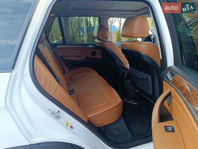 Белый БМВ Х5, объемом двигателя 3 л и пробегом 314 тыс. км за 17800 $, фото 29 на Automoto.ua