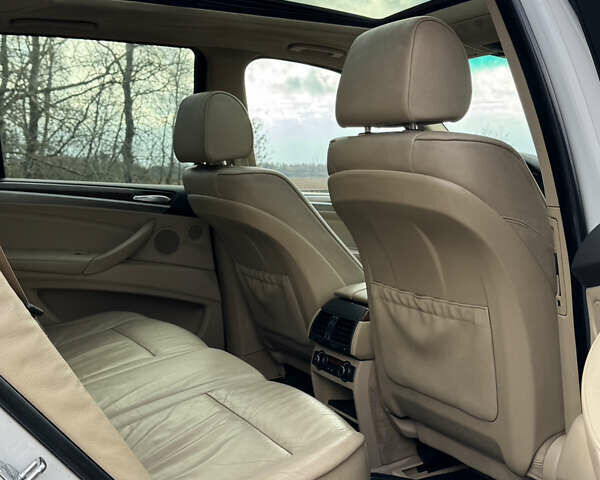 БМВ Х5 2007 в Ровно на Automoto.ua Белый БМВ Х5, объемом двигателя 3 л и пробегом 288 тыс. км за 8999 $, фото 13 на Automoto.ua