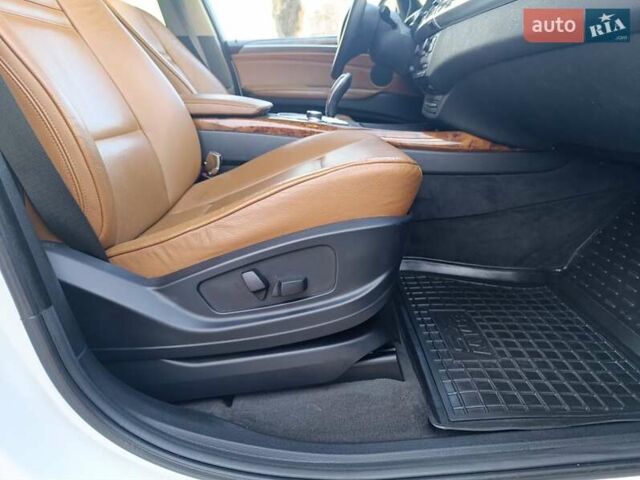 Белый БМВ Х5, объемом двигателя 3 л и пробегом 314 тыс. км за 17800 $, фото 36 на Automoto.ua