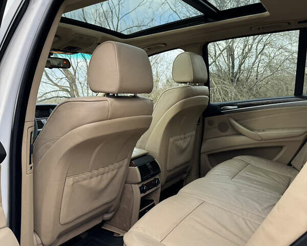 БМВ Х5 2007 в Ровно на Automoto.ua Белый БМВ Х5, объемом двигателя 3 л и пробегом 288 тыс. км за 8999 $, фото 19 на Automoto.ua