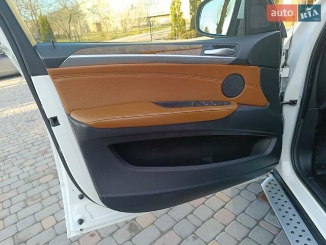 Белый БМВ Х5, объемом двигателя 3 л и пробегом 314 тыс. км за 17800 $, фото 50 на Automoto.ua