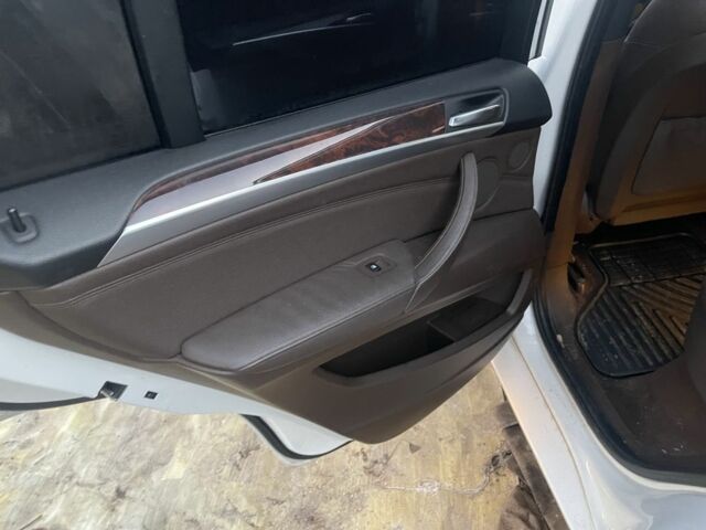 Білий БМВ Х5, об'ємом двигуна 3 л та пробігом 295 тис. км за 12500 $, фото 5 на Automoto.ua