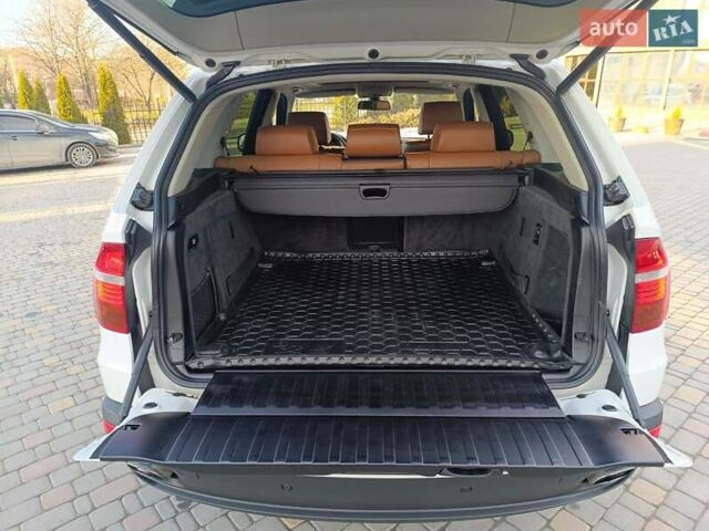 Белый БМВ Х5, объемом двигателя 3 л и пробегом 314 тыс. км за 17800 $, фото 57 на Automoto.ua