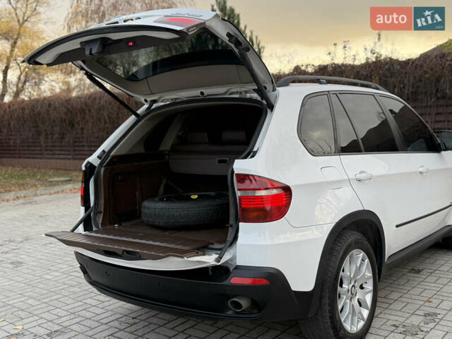 Белый БМВ Х5, объемом двигателя 3 л и пробегом 285 тыс. км за 10800 $, фото 7 на Automoto.ua