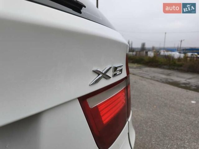 Белый БМВ Х5, объемом двигателя 3 л и пробегом 314 тыс. км за 14699 $, фото 44 на Automoto.ua