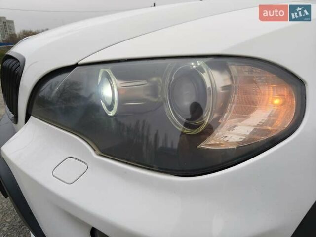 Белый БМВ Х5, объемом двигателя 3 л и пробегом 314 тыс. км за 14699 $, фото 50 на Automoto.ua