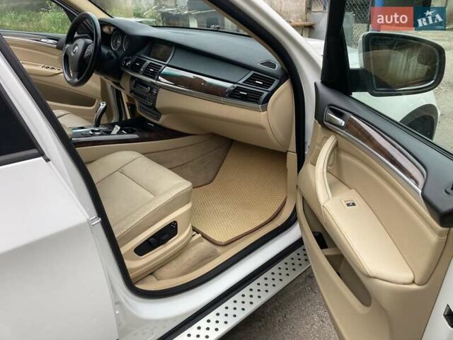 Белый БМВ Х5, объемом двигателя 3 л и пробегом 315 тыс. км за 11500 $, фото 14 на Automoto.ua