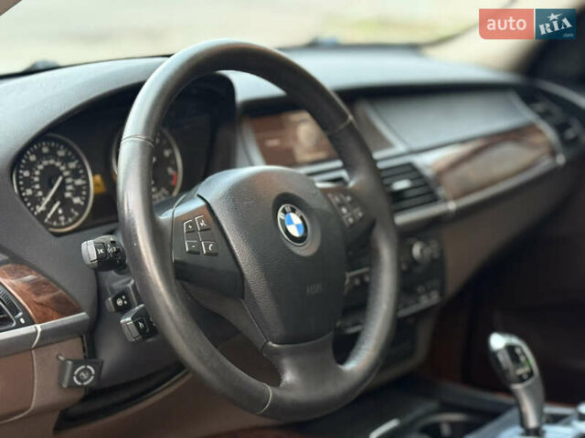 Белый БМВ Х5, объемом двигателя 3 л и пробегом 285 тыс. км за 10800 $, фото 9 на Automoto.ua