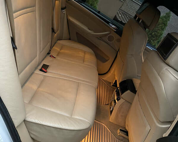 Белый БМВ Х5, объемом двигателя 4.8 л и пробегом 232 тыс. км за 11000 $, фото 58 на Automoto.ua