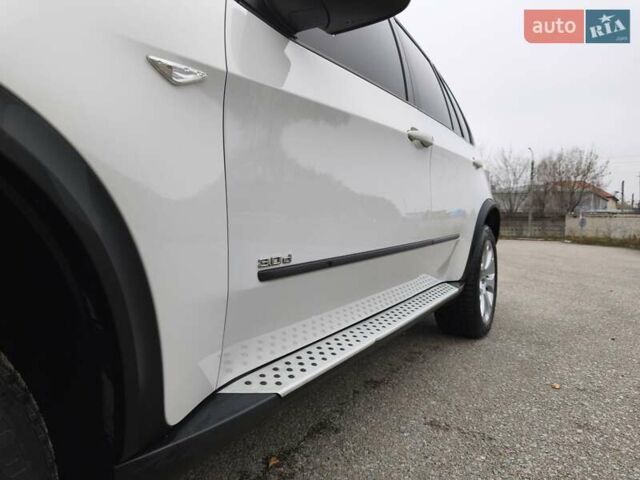 Белый БМВ Х5, объемом двигателя 3 л и пробегом 314 тыс. км за 14699 $, фото 57 на Automoto.ua