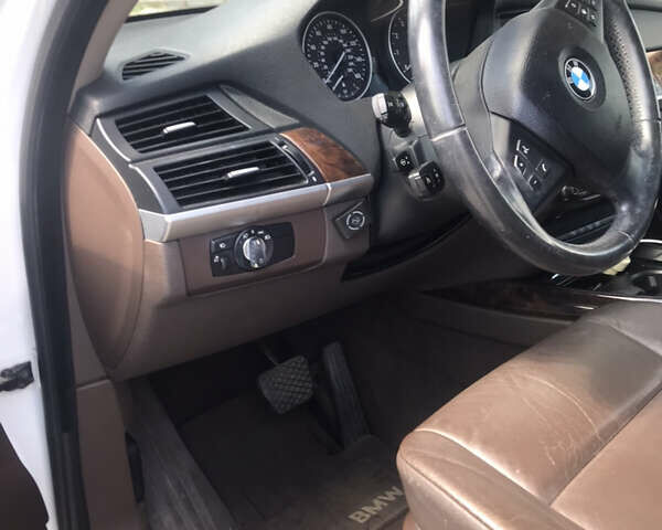 Білий БМВ Х5, об'ємом двигуна 3 л та пробігом 283 тис. км за 11900 $, фото 6 на Automoto.ua