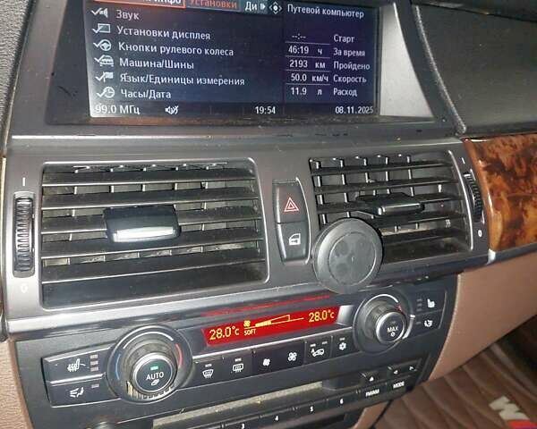 Белый БМВ Х5, объемом двигателя 3 л и пробегом 328 тыс. км за 12500 $, фото 47 на Automoto.ua