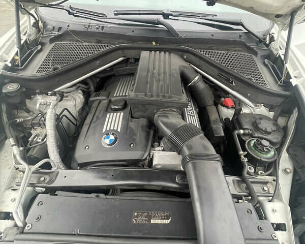 Белый БМВ Х5, объемом двигателя 3 л и пробегом 203 тыс. км за 9500 $, фото 1 на Automoto.ua