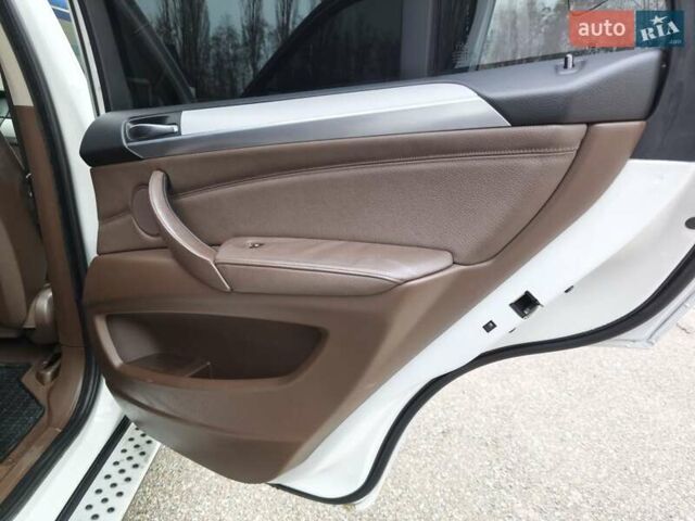 Белый БМВ Х5, объемом двигателя 3 л и пробегом 314 тыс. км за 14699 $, фото 37 на Automoto.ua