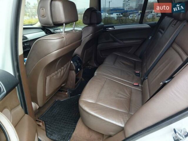 Белый БМВ Х5, объемом двигателя 3 л и пробегом 314 тыс. км за 14699 $, фото 30 на Automoto.ua