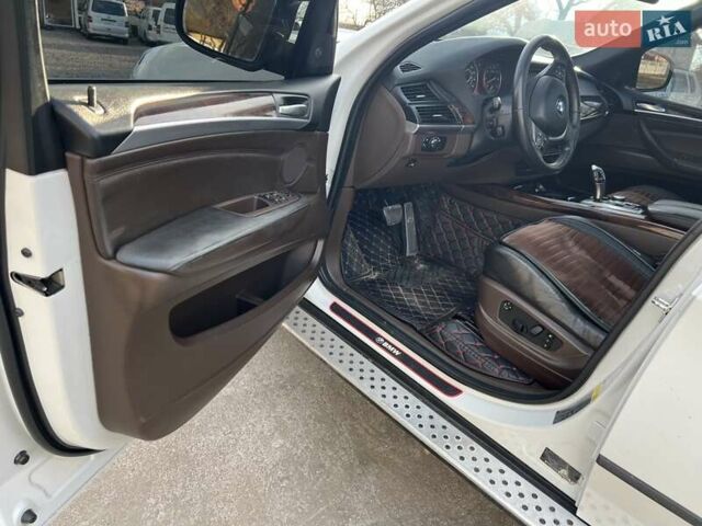 Белый БМВ Х5, объемом двигателя 4.8 л и пробегом 190 тыс. км за 9999 $, фото 7 на Automoto.ua