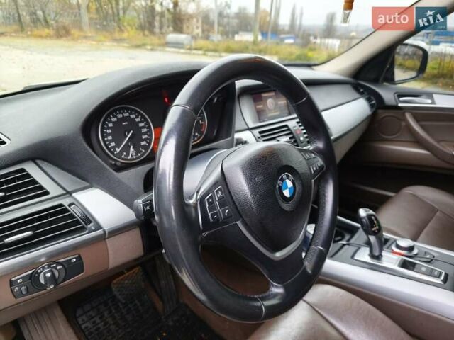 Белый БМВ Х5, объемом двигателя 3 л и пробегом 314 тыс. км за 14699 $, фото 27 на Automoto.ua