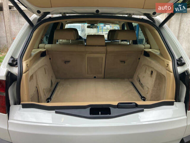 Белый БМВ Х5, объемом двигателя 3 л и пробегом 315 тыс. км за 12800 $, фото 24 на Automoto.ua