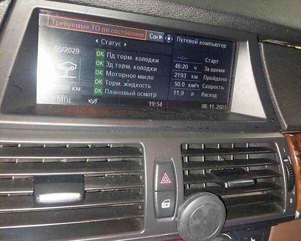 Белый БМВ Х5, объемом двигателя 3 л и пробегом 328 тыс. км за 12500 $, фото 49 на Automoto.ua