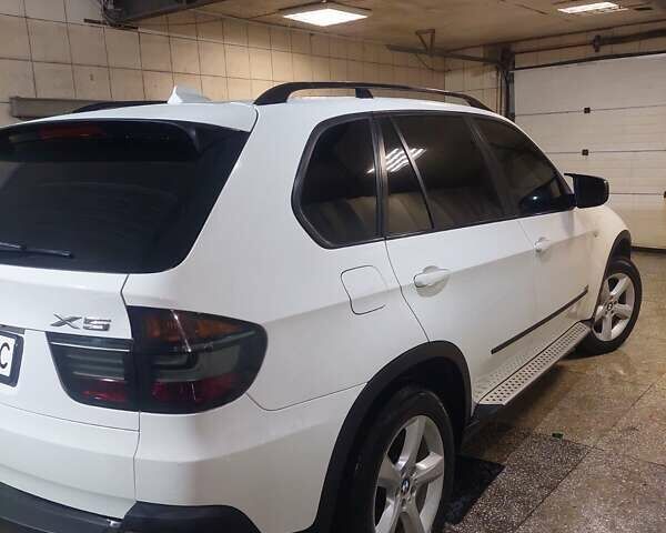 Белый БМВ Х5, объемом двигателя 3 л и пробегом 328 тыс. км за 12500 $, фото 8 на Automoto.ua