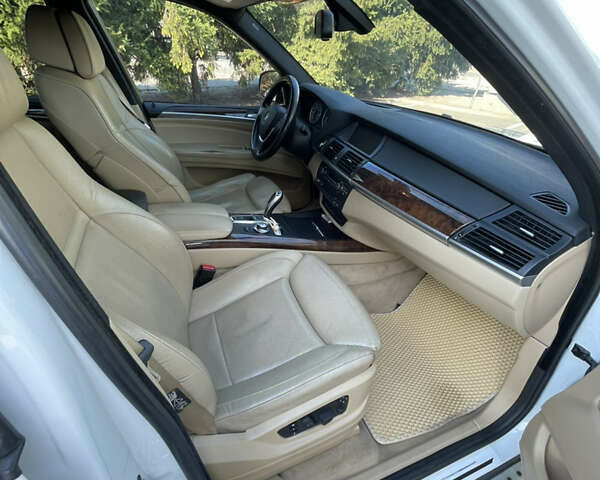 Білий БМВ Х5, об'ємом двигуна 4.8 л та пробігом 180 тис. км за 11499 $, фото 2 на Automoto.ua