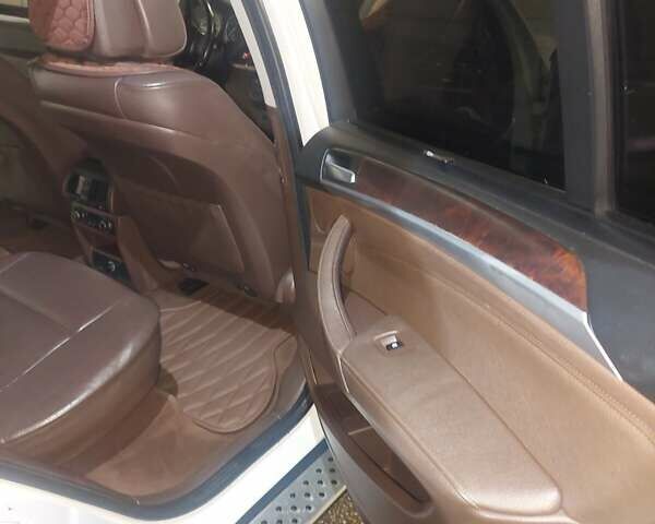 Белый БМВ Х5, объемом двигателя 3 л и пробегом 328 тыс. км за 12500 $, фото 19 на Automoto.ua