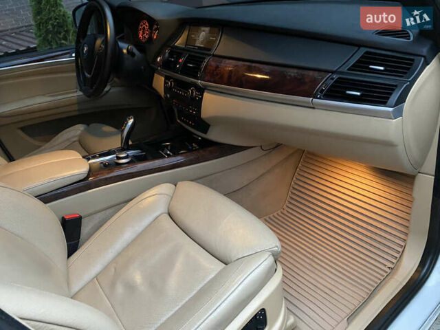Белый БМВ Х5, объемом двигателя 4.8 л и пробегом 232 тыс. км за 11000 $, фото 53 на Automoto.ua