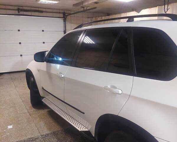 Белый БМВ Х5, объемом двигателя 3 л и пробегом 328 тыс. км за 12500 $, фото 33 на Automoto.ua