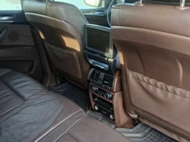 Белый БМВ Х5, объемом двигателя 3 л и пробегом 320 тыс. км за 10000 $, фото 4 на Automoto.ua