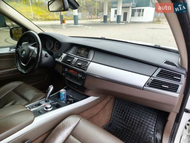 Белый БМВ Х5, объемом двигателя 3 л и пробегом 314 тыс. км за 14699 $, фото 35 на Automoto.ua