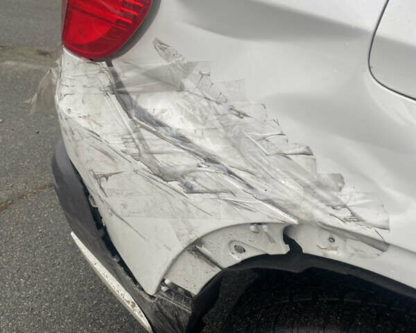 Белый БМВ Х5, объемом двигателя 3 л и пробегом 203 тыс. км за 9500 $, фото 7 на Automoto.ua