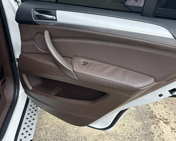 Белый БМВ Х5, объемом двигателя 2.99 л и пробегом 314 тыс. км за 14300 $, фото 34 на Automoto.ua