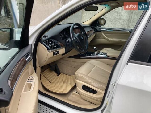 Белый БМВ Х5, объемом двигателя 3 л и пробегом 315 тыс. км за 11500 $, фото 11 на Automoto.ua