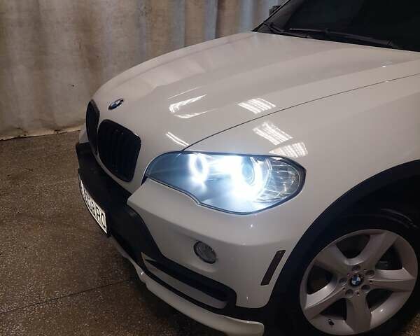 Белый БМВ Х5, объемом двигателя 3 л и пробегом 328 тыс. км за 12500 $, фото 40 на Automoto.ua