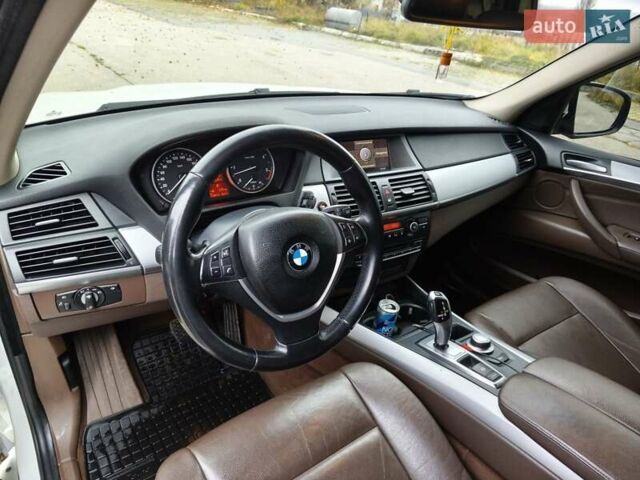 Белый БМВ Х5, объемом двигателя 3 л и пробегом 314 тыс. км за 14699 $, фото 28 на Automoto.ua
