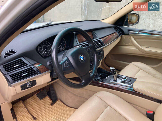 Белый БМВ Х5, объемом двигателя 3 л и пробегом 315 тыс. км за 12800 $, фото 11 на Automoto.ua