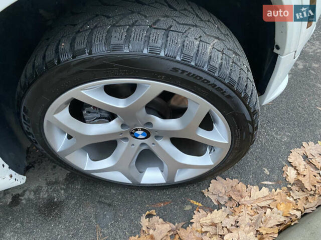 Белый БМВ Х5, объемом двигателя 4.8 л и пробегом 232 тыс. км за 11000 $, фото 43 на Automoto.ua
