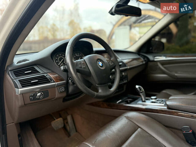 Белый БМВ Х5, объемом двигателя 3 л и пробегом 285 тыс. км за 10800 $, фото 8 на Automoto.ua