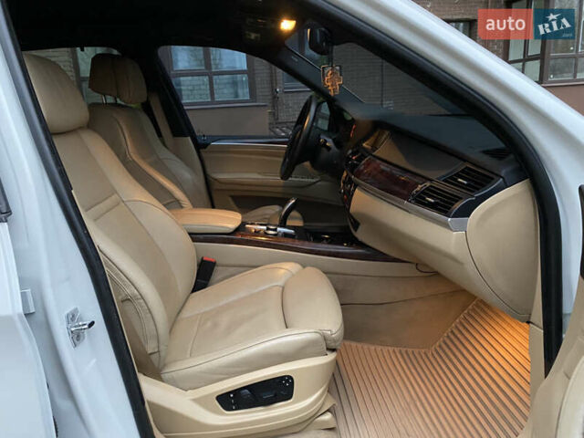 Белый БМВ Х5, объемом двигателя 4.8 л и пробегом 232 тыс. км за 11000 $, фото 54 на Automoto.ua