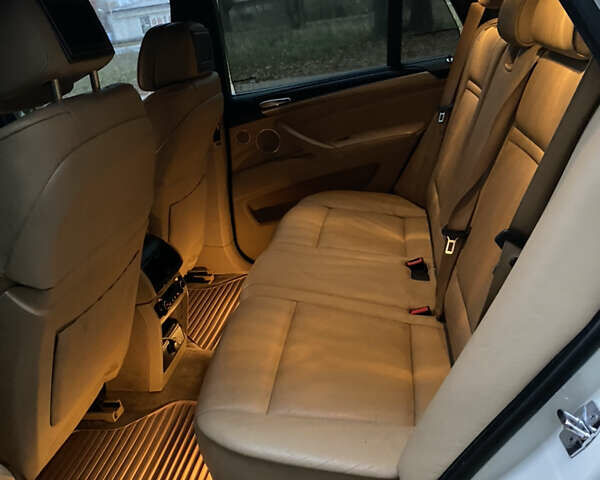 Белый БМВ Х5, объемом двигателя 4.8 л и пробегом 232 тыс. км за 11000 $, фото 59 на Automoto.ua