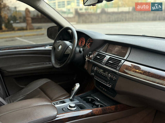 Белый БМВ Х5, объемом двигателя 3 л и пробегом 285 тыс. км за 10800 $, фото 12 на Automoto.ua