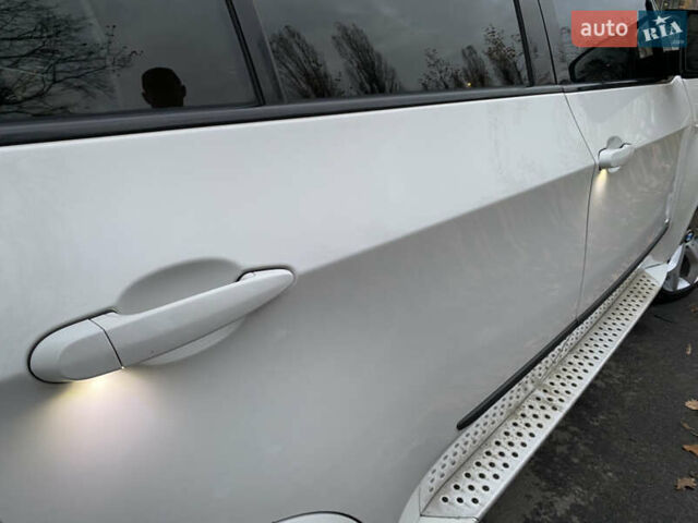 Белый БМВ Х5, объемом двигателя 4.8 л и пробегом 232 тыс. км за 11000 $, фото 48 на Automoto.ua